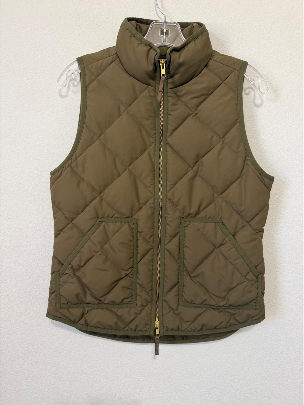 J. Crew Olive Green Zip Up Sleeveless Excursion Quilted Down Puffer Vest Size XS